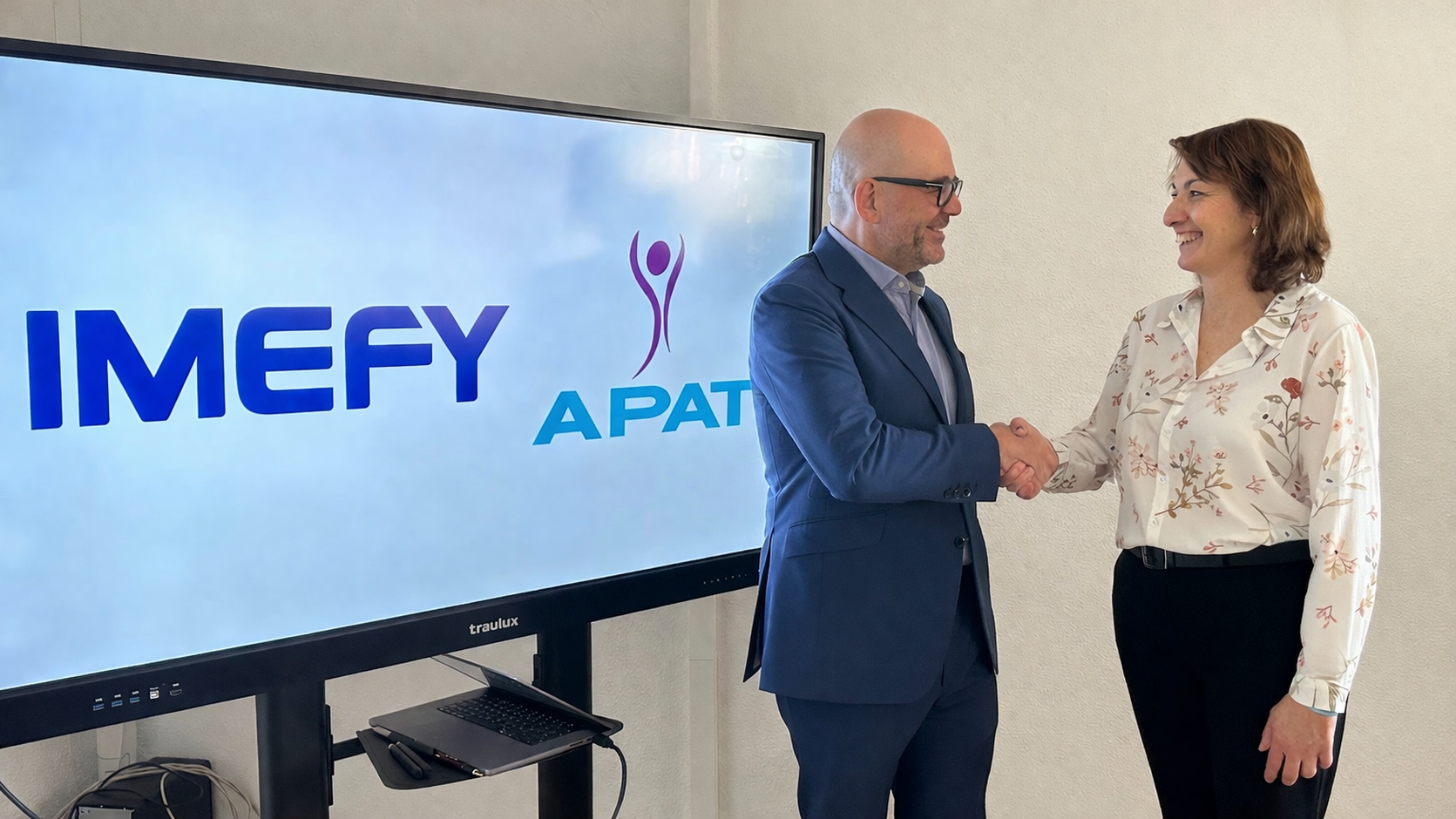 Imefy refuerza su compromiso social firmando un acuerdo de colaboración con APAT Toledo